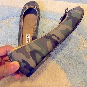 American Eagle by Payless camo print gold lined ballet flats - never worn